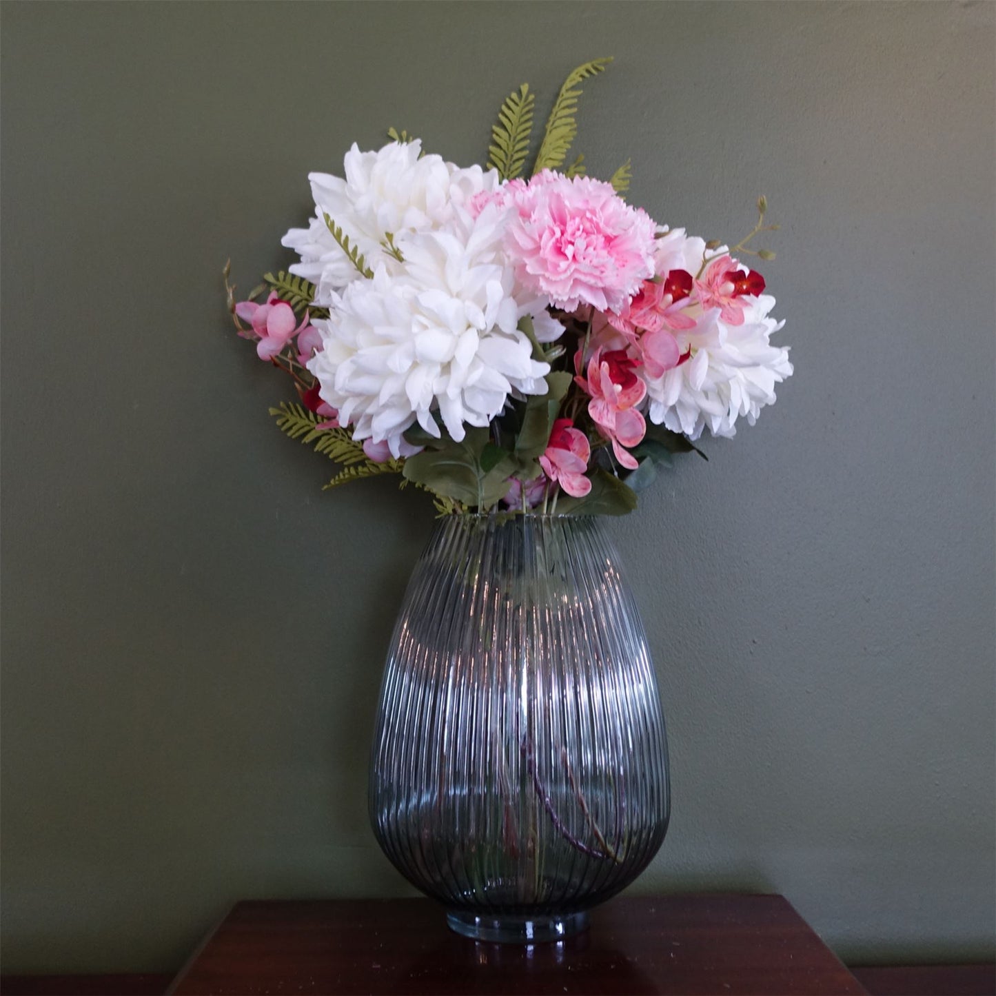60cm Artificial Chrysanthemum and Orchid Display Glass Vase – image 4