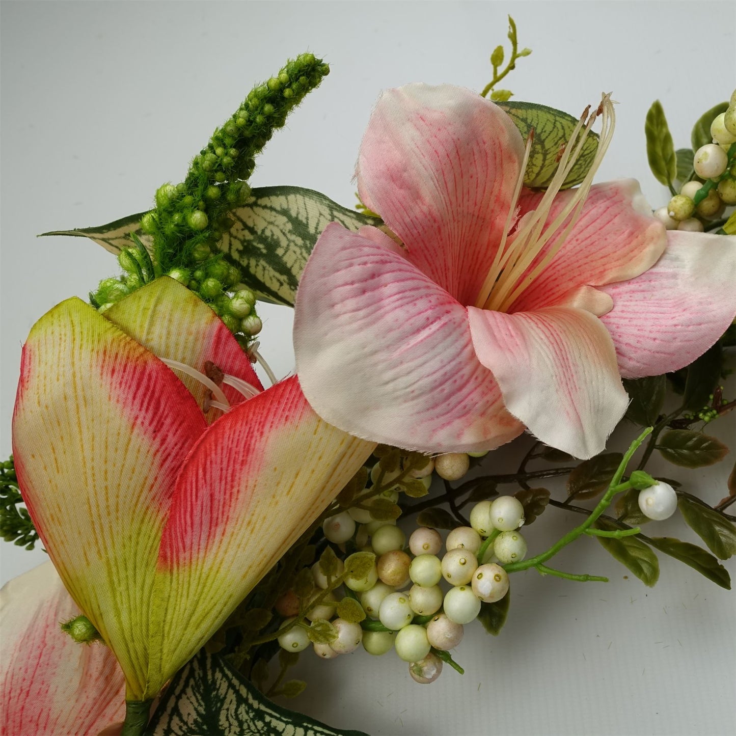 60cm Artificial Pink Lily Wreath – image 3