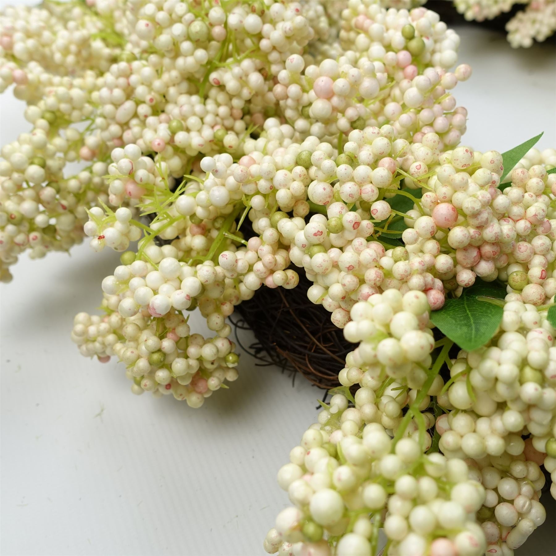 55cm Artificial Hanging White Berry Wreath – image 7