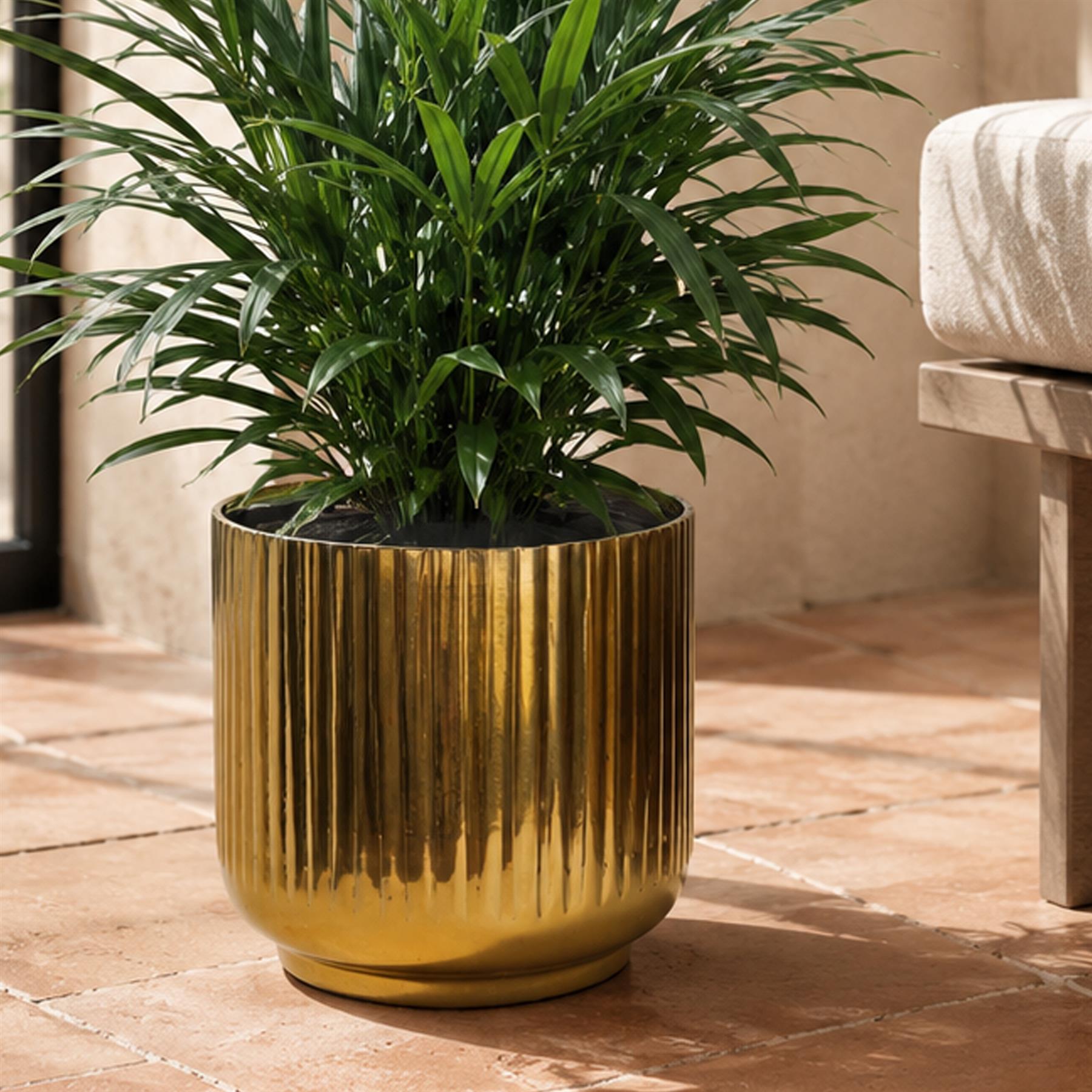 20cm Gold Fluted Planter – image 2