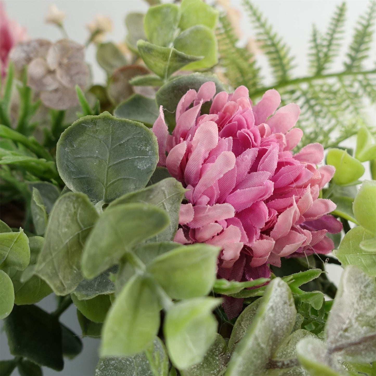 45cm Artificial Pink Floral Wreath – image 4