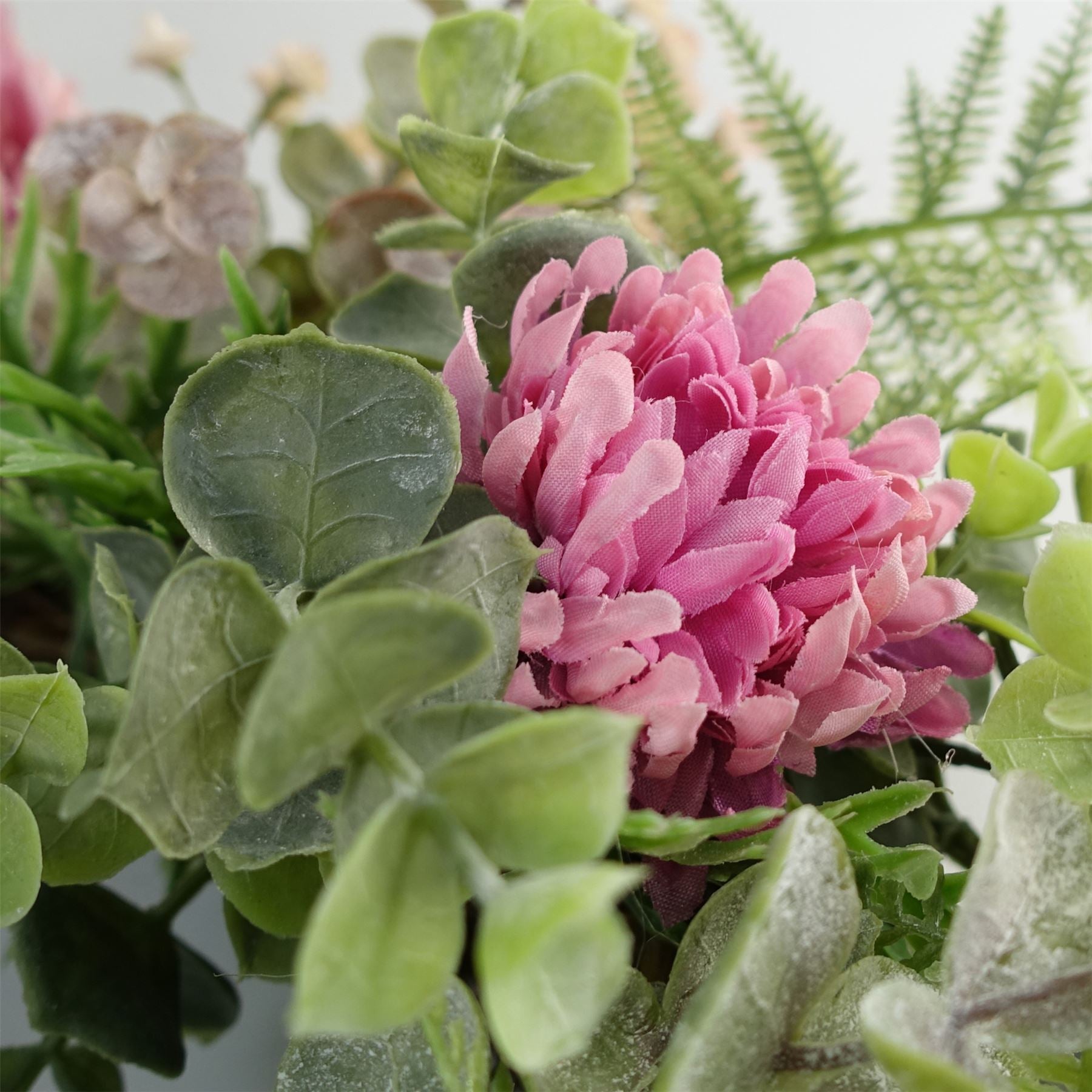 45cm Artificial Pink Floral Wreath – image 4